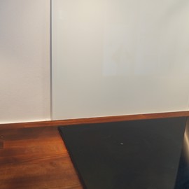 Stenkplate i hvitt glass